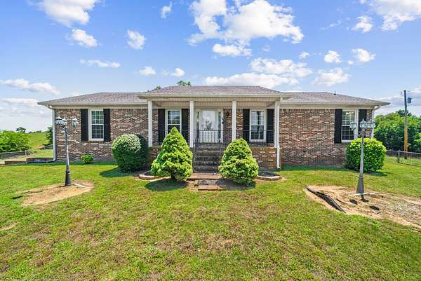 1.57 Acres of Land with Home for Sale in Columbia, Tennessee