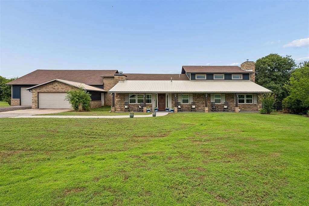 14.3 Acres of Land with Home for Sale in Arcadia, Oklahoma