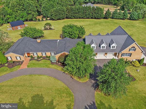 5.6 Acres of Land with Home for Sale in Hamilton, Virginia