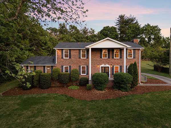 1.86 Acres of Land with Home for Sale in Brentwood, Tennessee