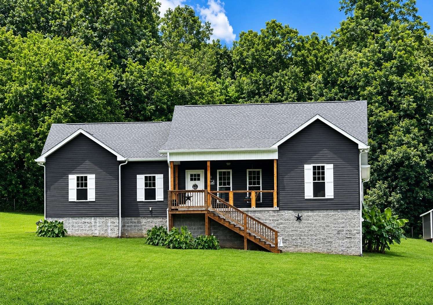 15 Acres of Land with Home for Sale in Wartrace, Tennessee