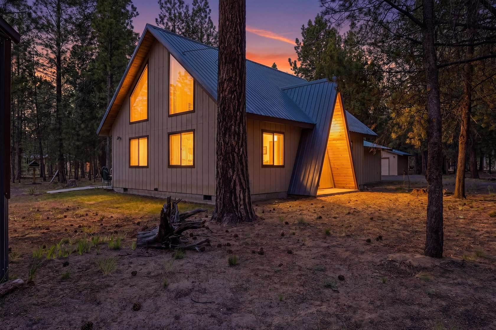 1.9 Acres of Land with Home for Sale in La Pine, Oregon