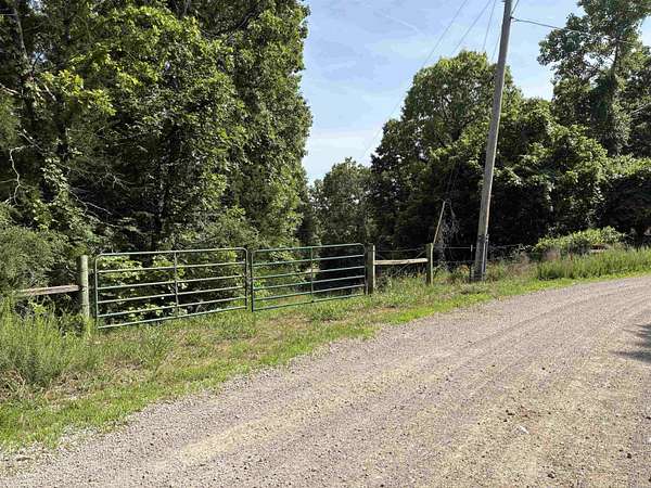 13.6 Acres of Land for Sale in Flippin, Arkansas