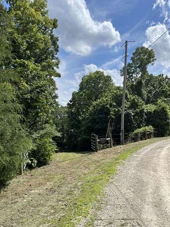 13.6 Acres of Land for Sale in Flippin, Arkansas