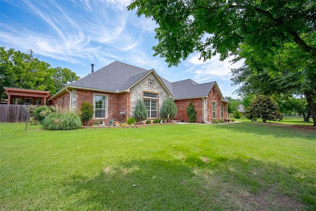 1.69 Acres of Land with Home for Sale in Washington, Oklahoma