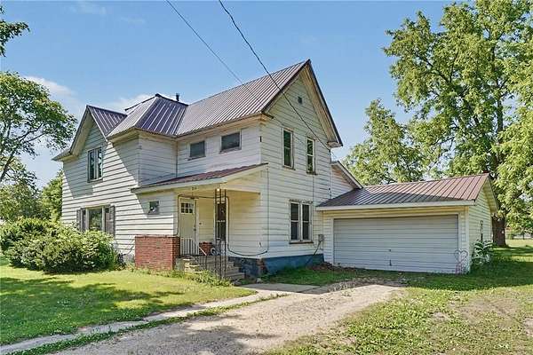 3 Acres of Land with Home for Sale in Hazleton, Iowa