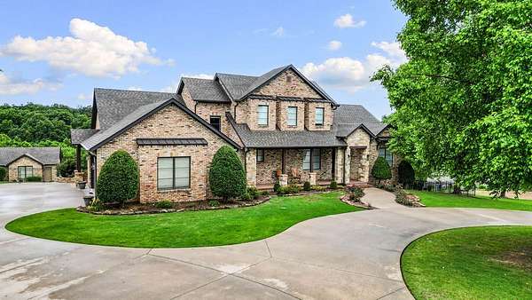 2 Acres of Land with Home for Sale in Fayetteville, Arkansas