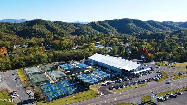10 Acres of Improved Commercial Land for Sale in Bristol, Tennessee