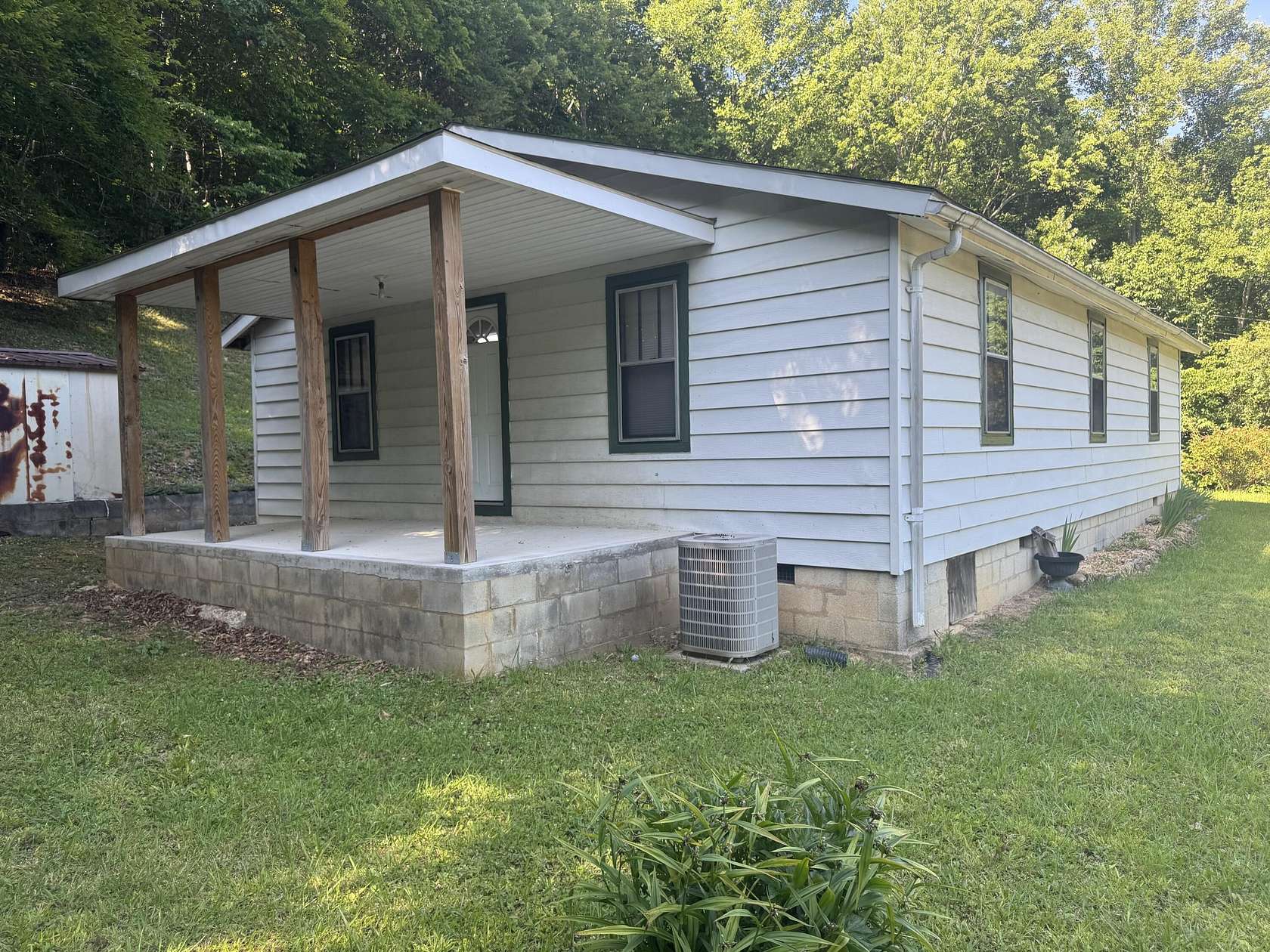 6 Acres of Land with Home for Sale in Williamsburg, Kentucky