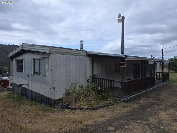 1.5 Acres of Land with Home for Sale in Roseburg, Oregon