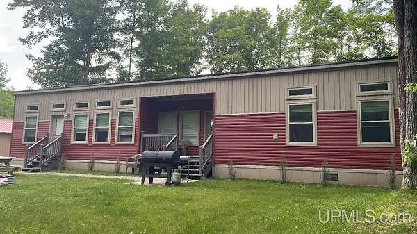 3 Acres of Land with Home for Lease in Iron Mountain, Michigan