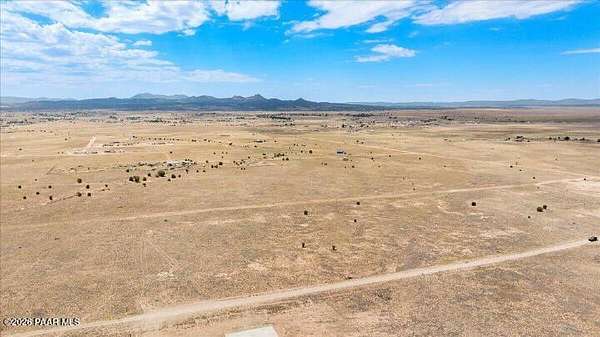1 Acre of Residential Land for Sale in Paulden, Arizona