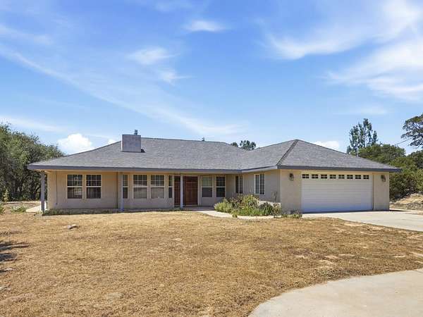 5.2 Acres of Land with Home for Sale in Coarsegold, California