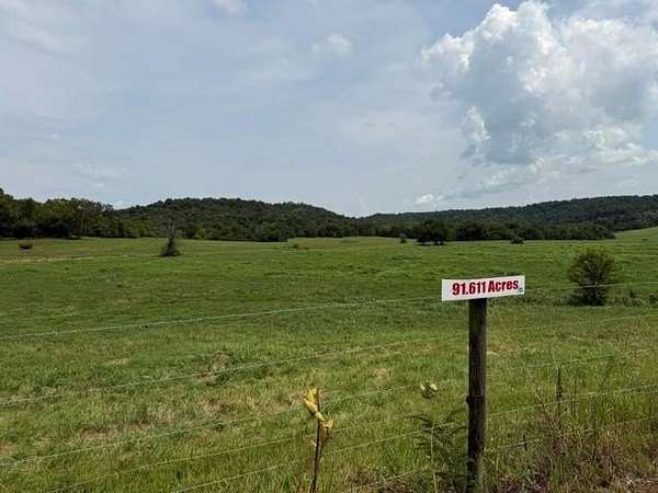 91.6 Acres of Land for Sale in Horse Cave, Kentucky