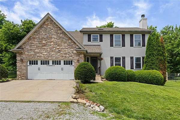 1.66 Acres of Land with Home for Sale in Hamilton, Missouri