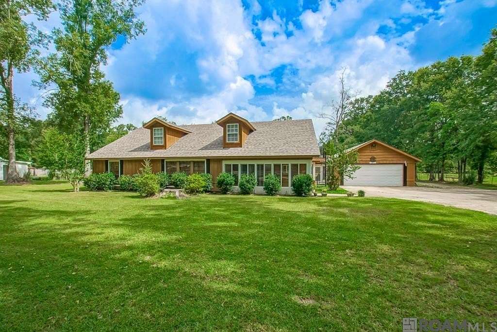 2.58 Acres of Land with Home for Sale in Livingston, Louisiana