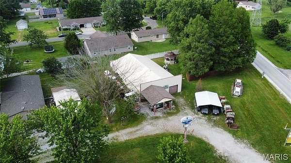 2.65 Acres of Improved Mixed-Use Land for Sale in Staunton, Illinois