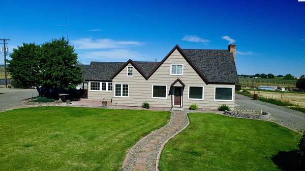 1.89 Acres of Land with Home for Sale in Grandview, Washington