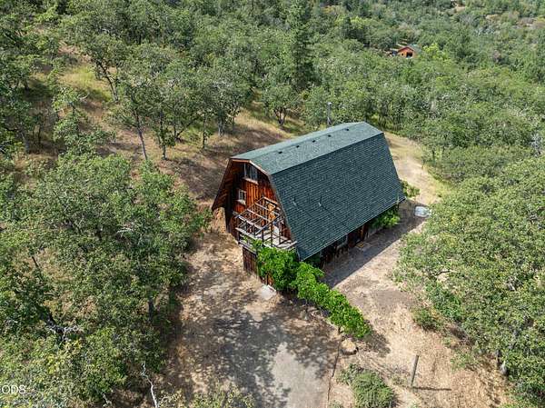 19.9 Acres of Land with Home for Sale in Medford, Oregon