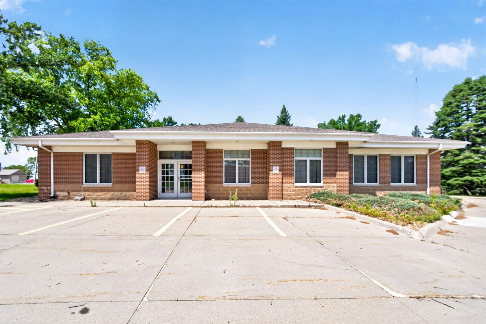 1.85 Acres of Residential Land for Sale in Pleasant Hill, Iowa