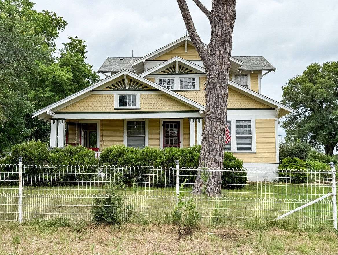 40 Acres of Land with Home for Sale in McGregor, Texas