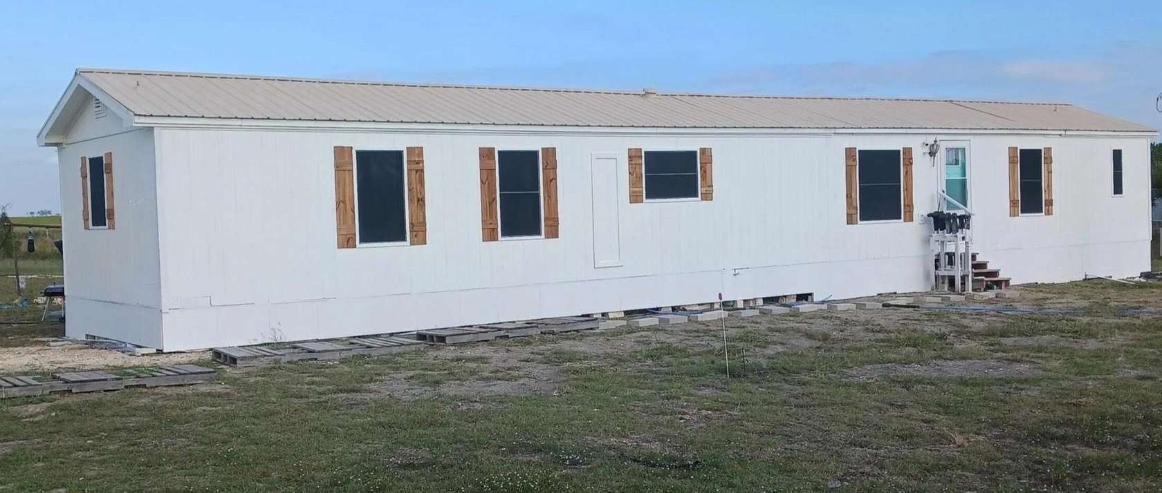 6 Acres of Land with Home for Sale in Barry, Texas