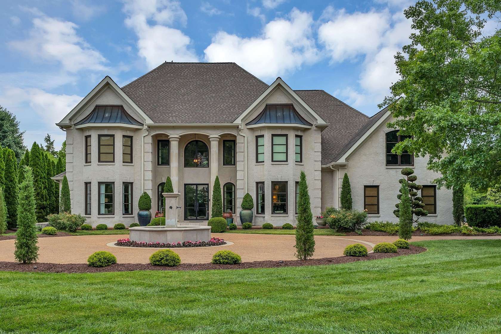 1.64 Acres of Land with Home for Sale in Brentwood, Tennessee