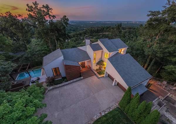 1.53 Acres of Land with Home for Sale in Nashville, Tennessee
