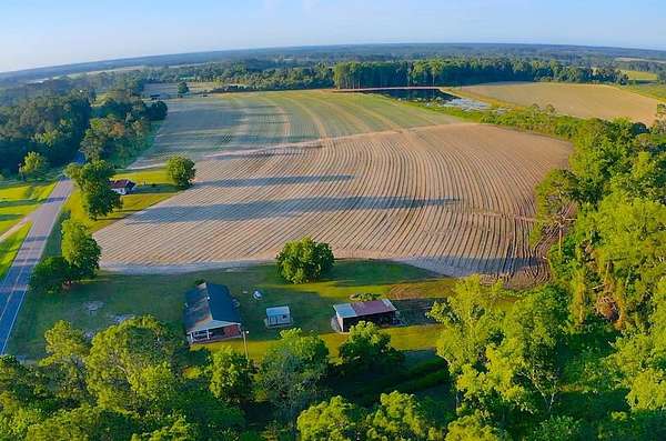 15.3 Acres of Land with Home for Sale in Tifton, Georgia