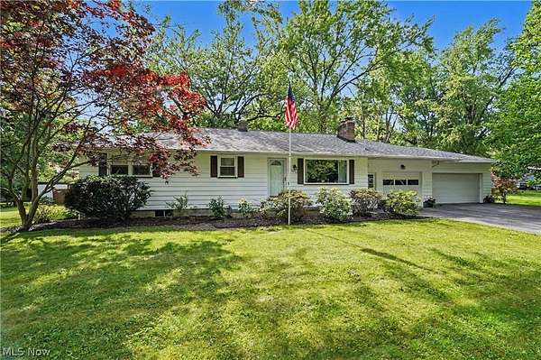 1.55 Acres of Land with Home for Sale in Youngstown, Ohio