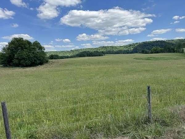 7 Acres of Residential Land for Sale in Horse Cave, Kentucky