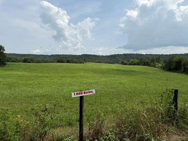 7 Acres of Residential Land for Sale in Horse Cave, Kentucky