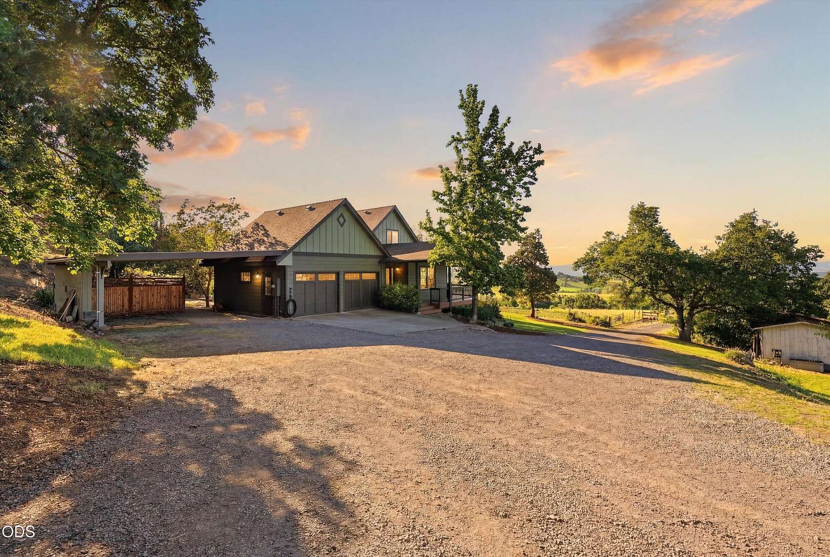 17.8 Acres of Land with Home for Sale in Medford, Oregon