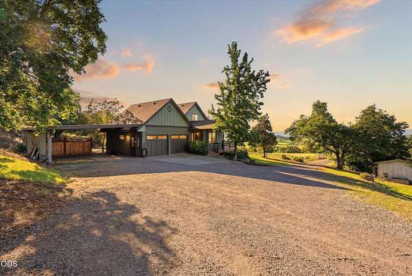 17.8 Acres of Land with Home for Sale in Medford, Oregon