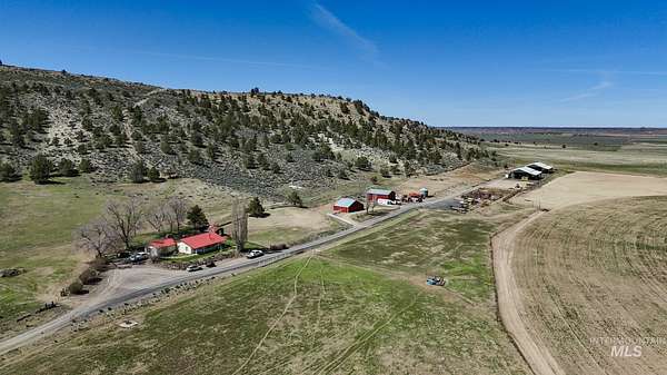 792 Acres of Land with Home for Sale in Burns, Oregon