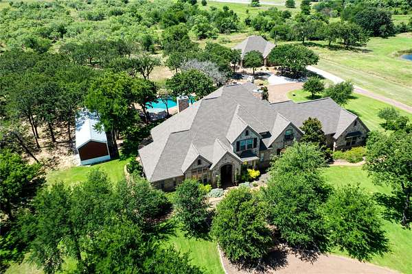 24.6 Acres of Land with Home for Sale in Decatur, Texas