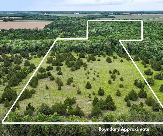 10.5 Acres of Recreational & Residential Land for Sale in Commerce, Texas