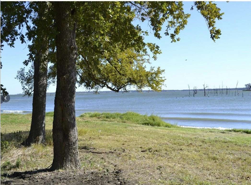 1.28 Acres of Residential Land for Sale in Corsicana, Texas