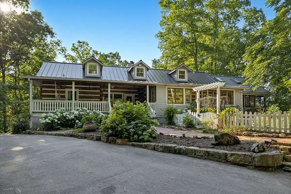 24 Acres of Land with Home for Sale in Franklin, Tennessee