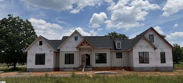 1.67 Acres of Land with Home for Sale in Wellford, South Carolina