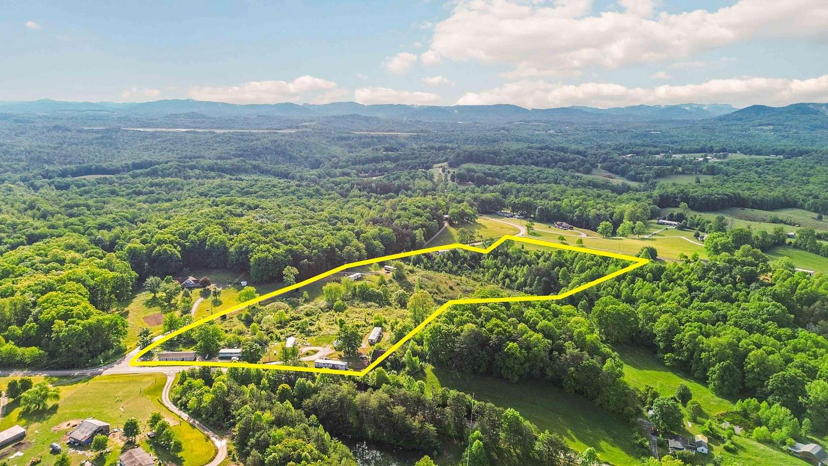 11.2 Acres of Improved Mixed-Use Land for Sale in Williamsburg, Kentucky
