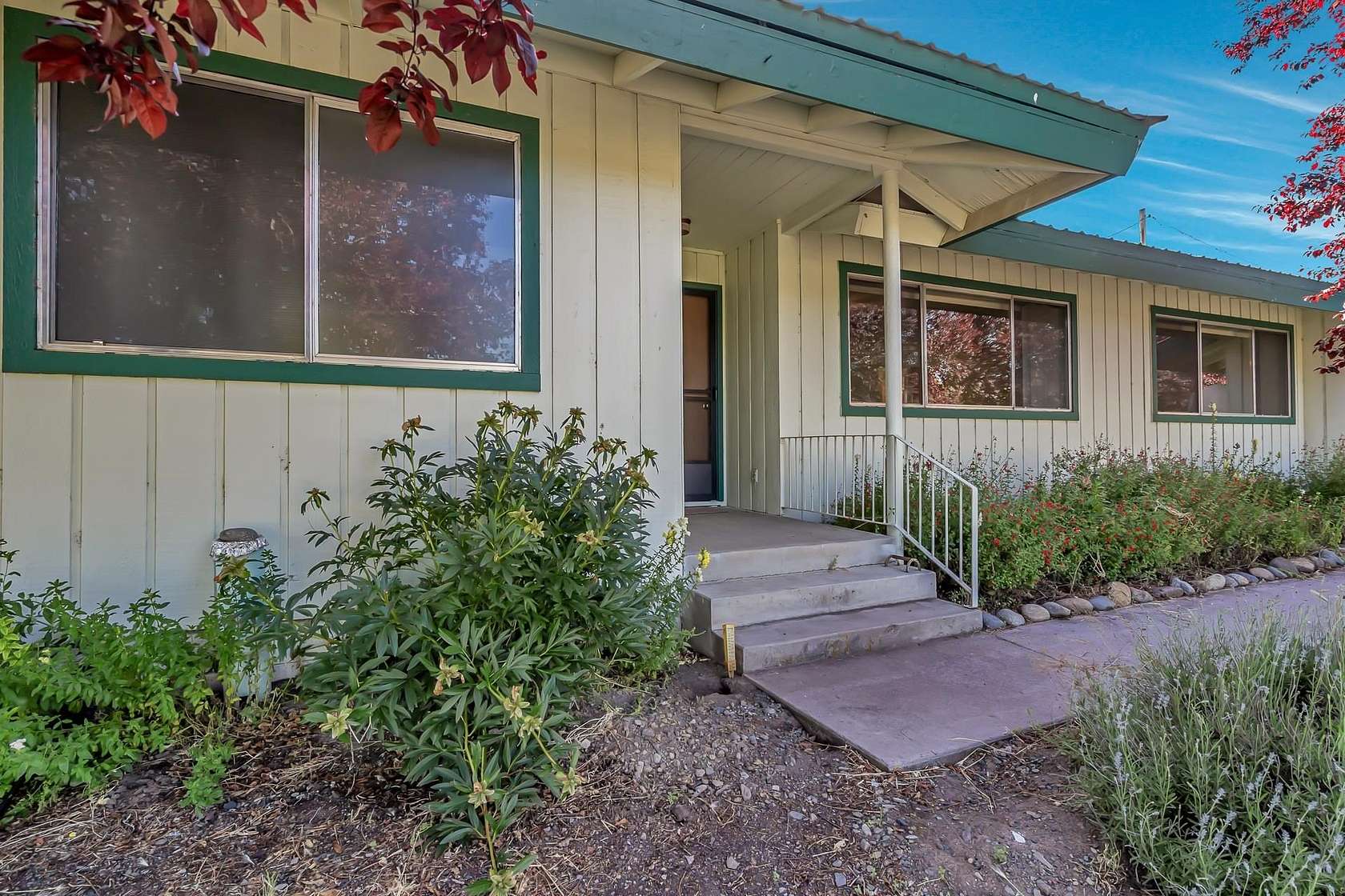 6 Acres of Land with Home for Sale in Gazelle, California