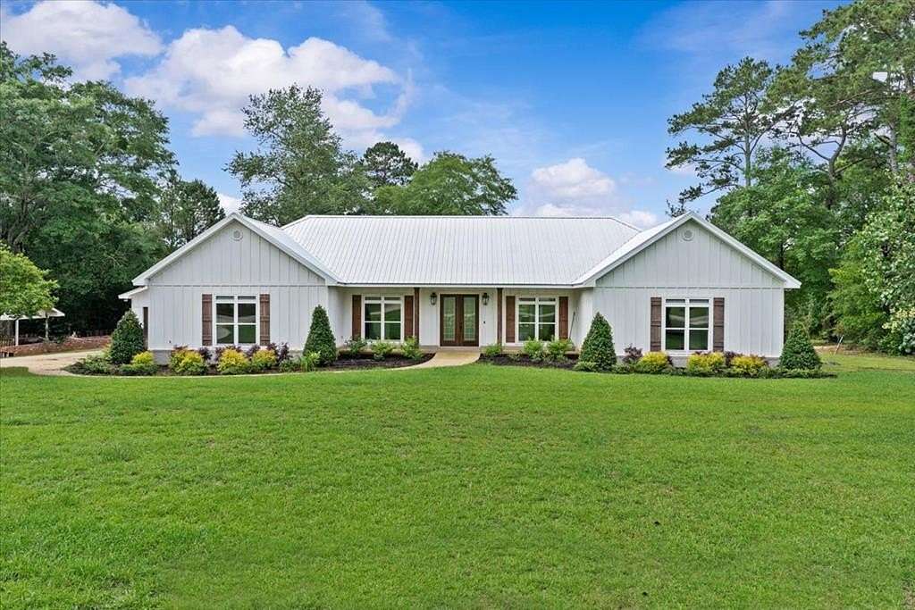 1.59 Acres of Land with Home for Sale in Headland, Alabama