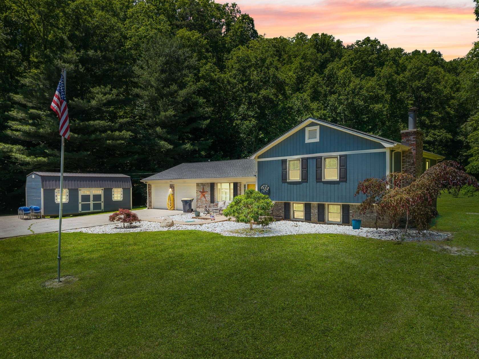 18.3 Acres of Land with Home for Sale in Mount Vernon, Kentucky