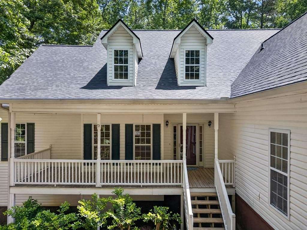 2.33 Acres of Land with Home for Sale in Dallas, Georgia