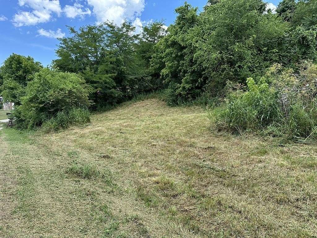 5 Acres of Land for Sale in Elmwood, Tennessee