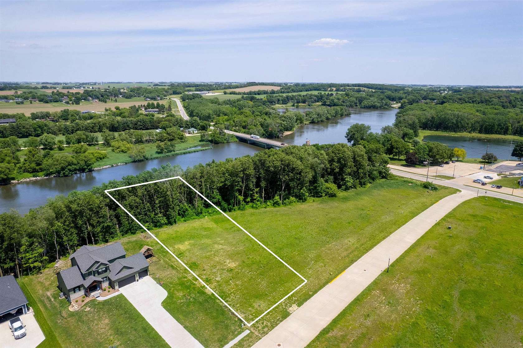 1 Acre of Residential Land for Sale in Waverly, Iowa