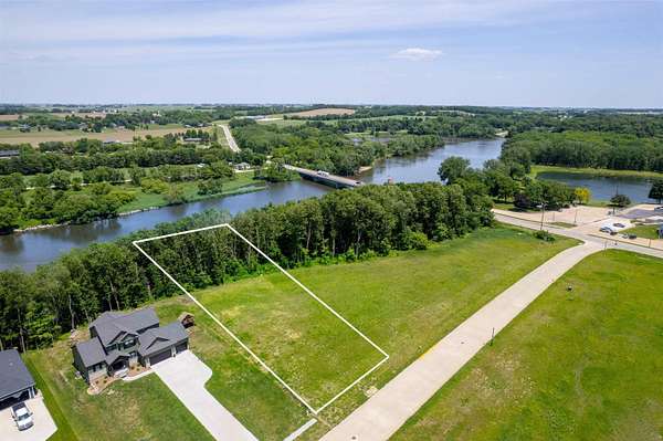 1 Acre of Residential Land for Sale in Waverly, Iowa
