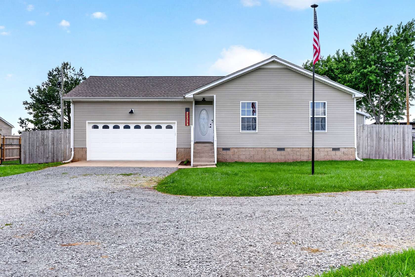 64 Acres of Land with Home for Sale in Hopkinsville, Kentucky