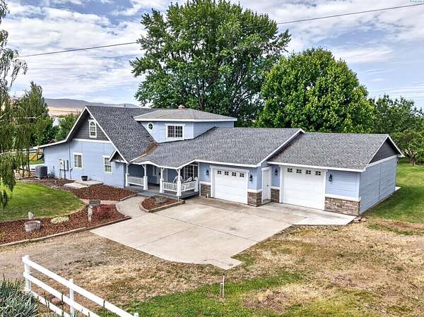 1.87 Acres of Land with Home for Sale in Prosser, Washington